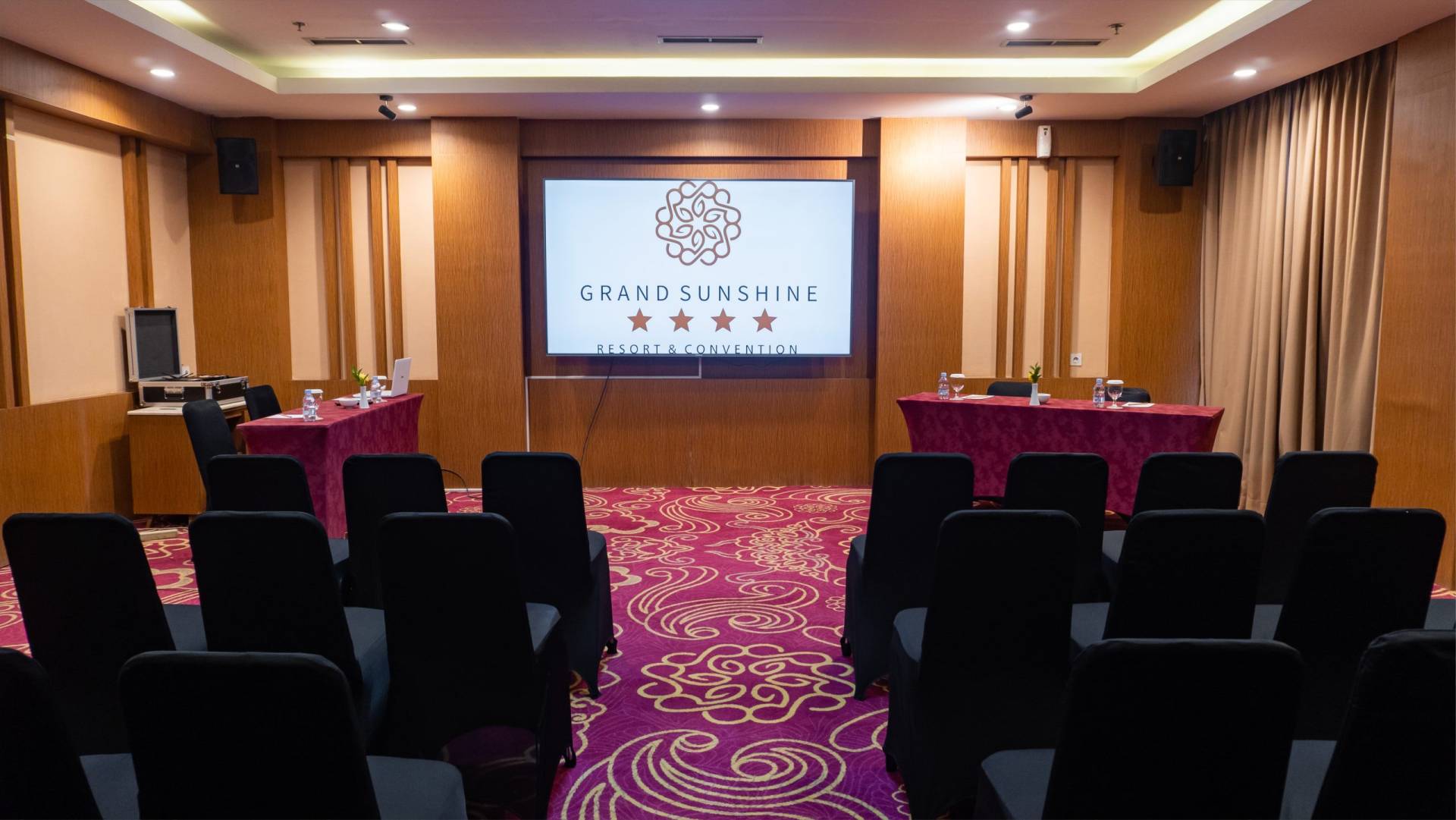 Saron Meeting Room