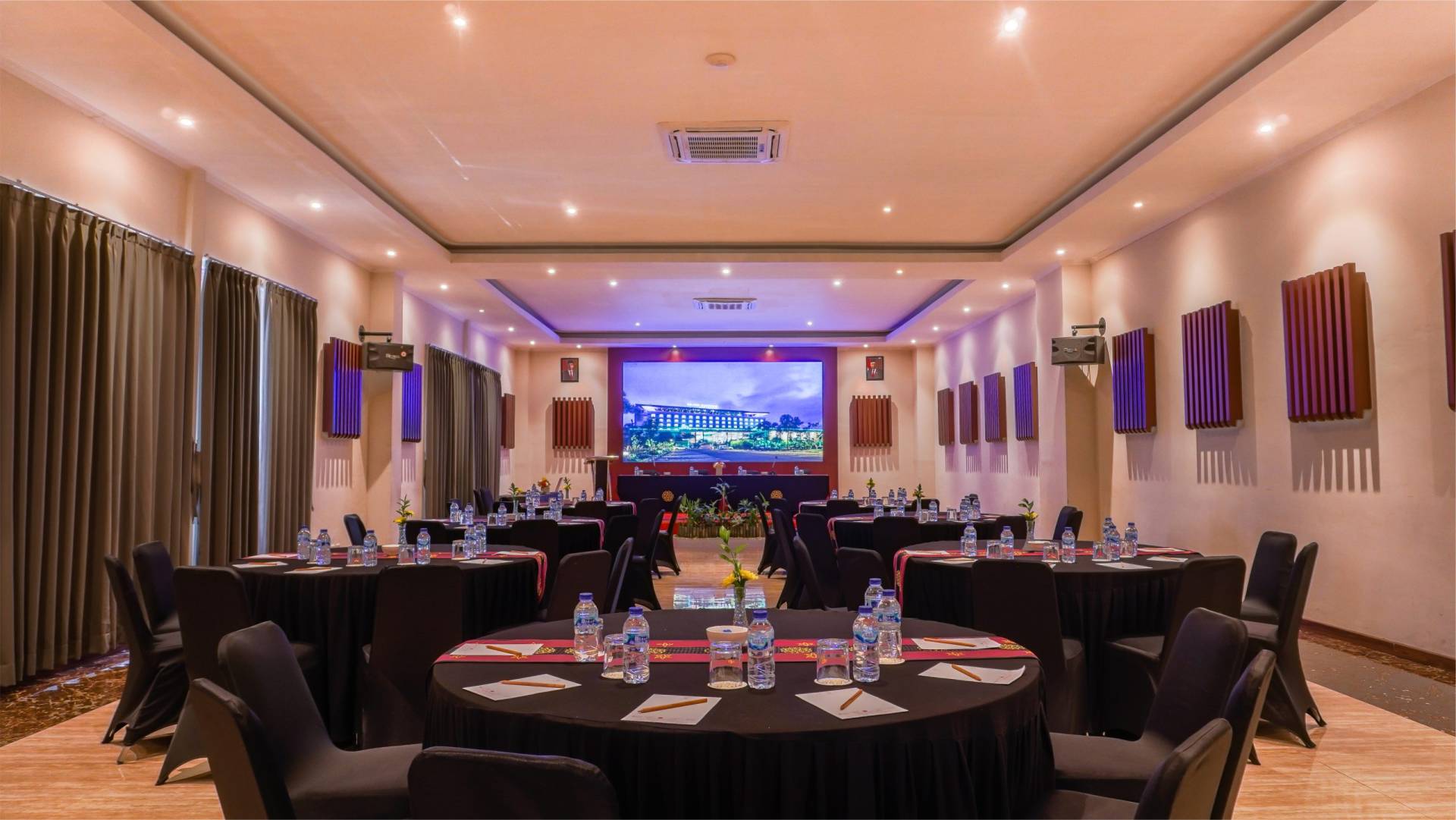 Tarawangsa Meeting Room